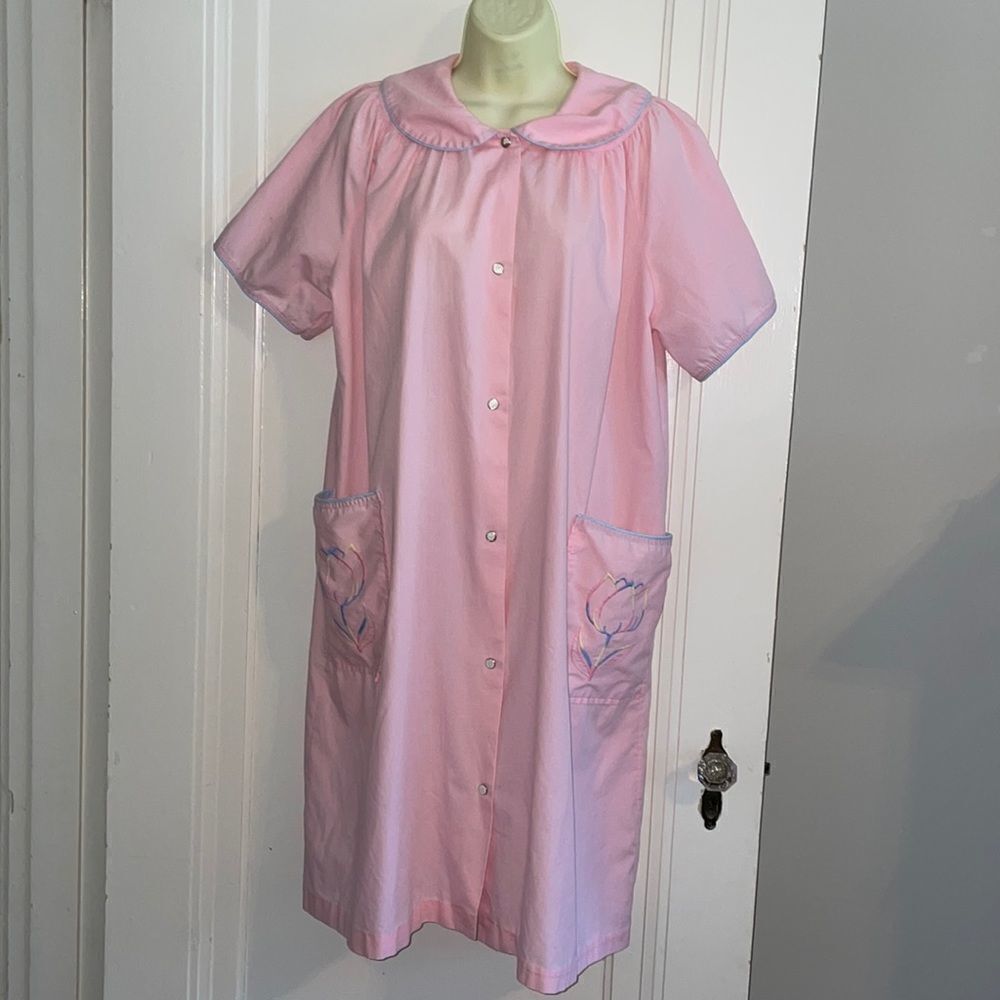 Vtg pink polyester/cotton blend robe/house dress‎